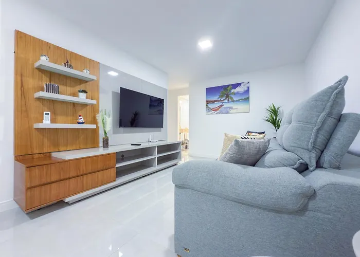 Apartamento 2 Quartos Com Piscina, Vista Mar E Churrasqueira Privativa - 50M Da Praia Dos Anjos